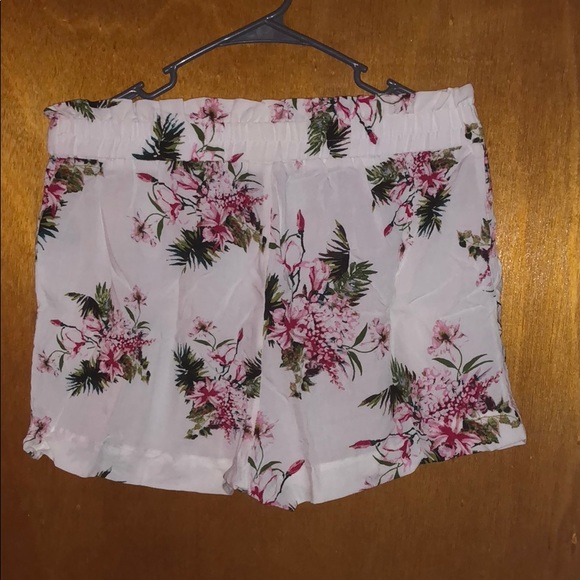 Shorts - Picture 4 of 5